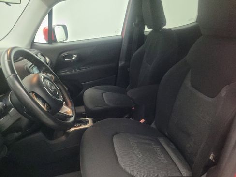 Used 2015 Jeep Renegade Latitude FWD image 17
