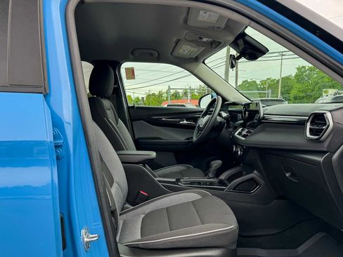 Used 2024 Chevrolet TrailBlazer LT w/ Driver Confidence Package AWD/4WD image 9