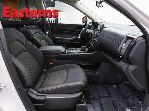 Used 2024 Nissan Pathfinder SV w/ SV Premium Package AWD/4WD image 26