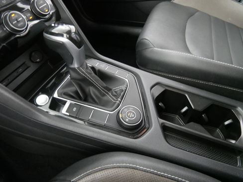 Used 2022 Volkswagen Taos SEL image 24