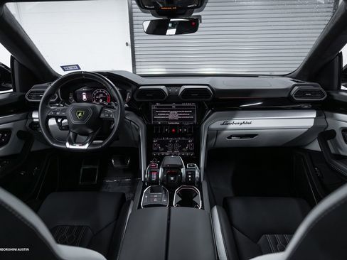 Used 2023 Lamborghini Urus S image 2