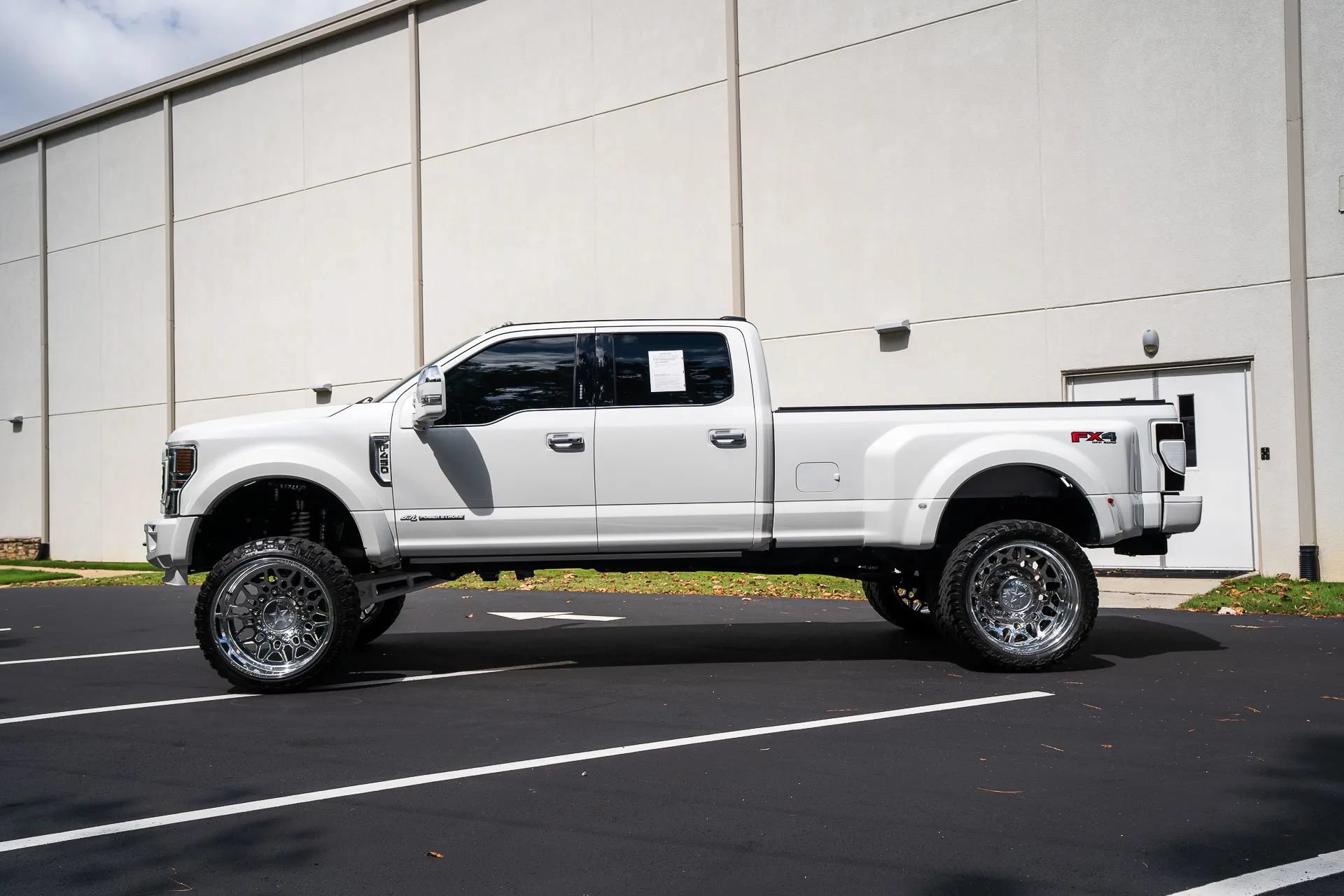Used 2022 Ford F450 Limited w/ FX4 Off-Road Package AWD/4WD image 5