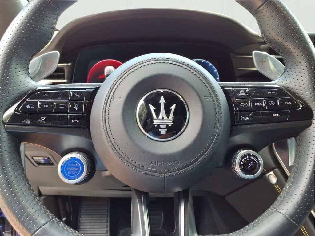 Used 2024 Maserati Grecale Trofeo AWD/4WD image 11