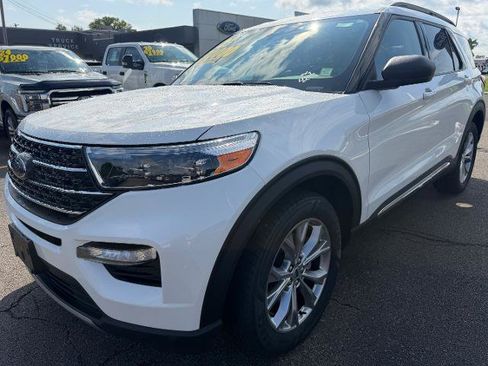 Certified 2023 Ford Explorer XLT w/ Equipment Group 202A AWD/4WD image 4