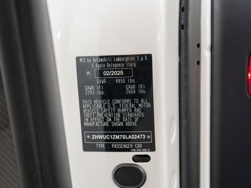 Used 2025 Lamborghini Revuelto AWD/4WD image 19