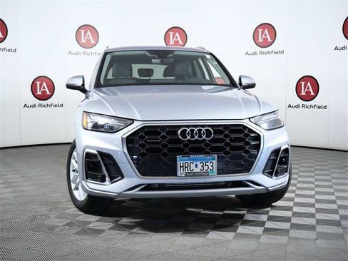Used 2022 Audi Q5 2.0T Premium w/ Convenience Package image 3