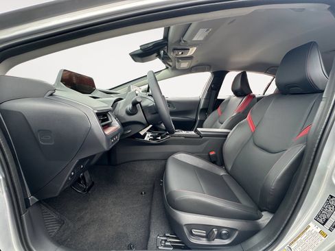 Used 2026 Toyota Prius Plug-In Hybrid FWD image 9