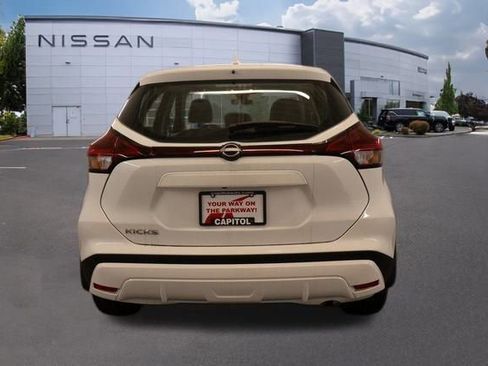 New 2025 Nissan Kicks Play S image 3
