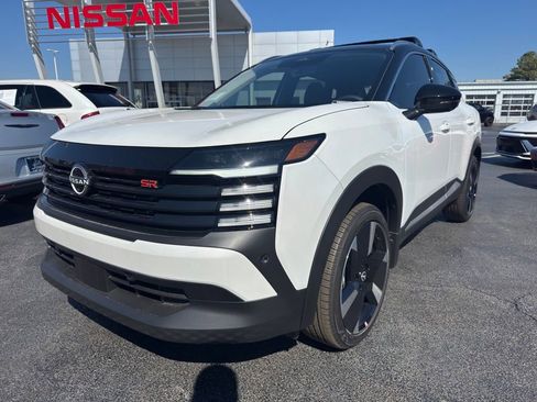 New 2026 Nissan Kicks SR w/ Interior Electronics Package AWD/4WD image 9