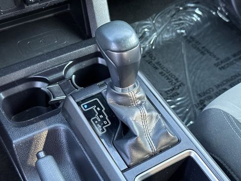 Used 2022 Toyota Tacoma TRD Off-Road image 19