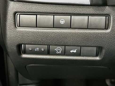 Used 2024 Nissan Rogue SV AWD/4WD image 17
