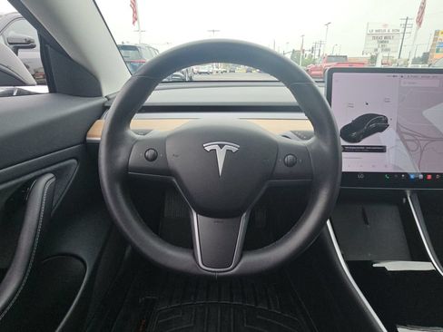 Used 2019 Tesla Model 3 RWD image 10