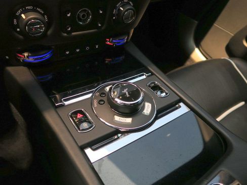 Used 2016 Rolls-Royce Dawn image 19
