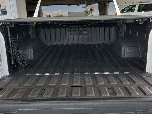 Used 2025 GMC Sierra 1500 SLT w/ SLT Premium Plus Package AWD/4WD image 8