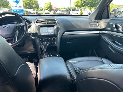 Used 2018 Ford Explorer XLT w/ Equipment Group 202A AWD/4WD image 14