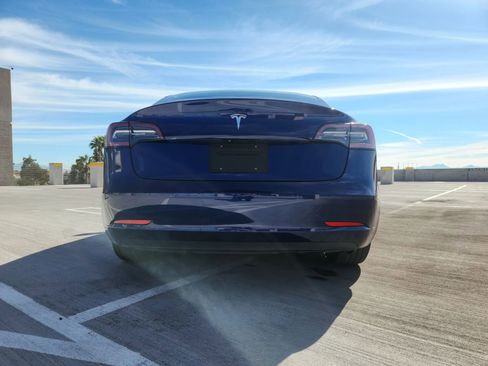 Used 2018 Tesla Model 3 Mid Range image 8