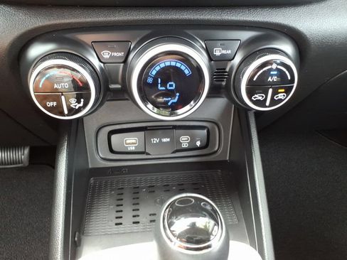 Certified 2024 Hyundai Venue Limited FWD image 23