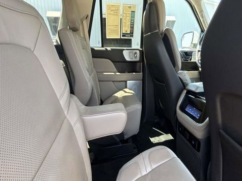 Used 2022 Lincoln Navigator Reserve AWD/4WD image 13