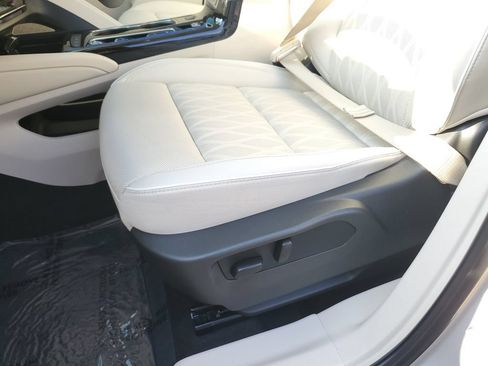 Used 2023 Buick Envision Avenir AWD/4WD image 17