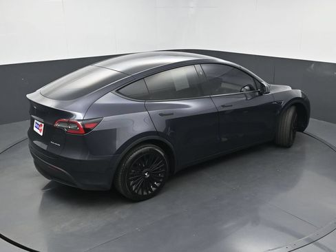 Used 2024 Tesla Model Y Long Range AWD/4WD image 33