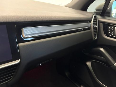 Certified 2023 Porsche Cayenne Platinum Edition AWD/4WD image 31