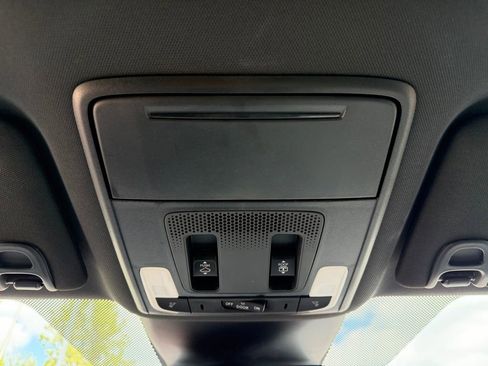 Used 2025 Honda Pilot TrailSport image 28