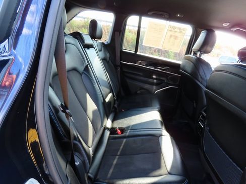 Used 2024 Jeep Grand Cherokee Trailhawk image 13