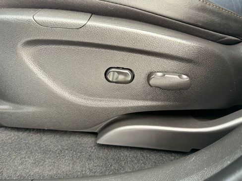 Used 2020 Chevrolet Trax LT w/ LT Convenience Package image 22