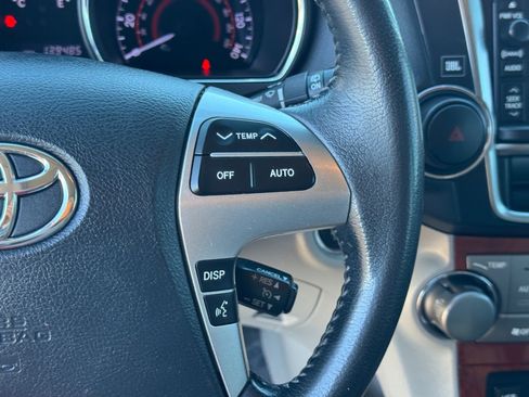 Used 2013 Toyota Highlander Limited image 25