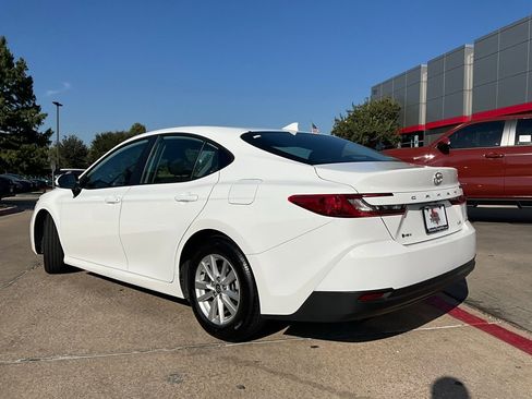 Used 2025 Toyota Camry LE image 8