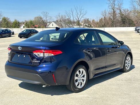 Used 2023 Toyota Corolla LE w/ Carpet Mat Package (TMS) FWD image 4