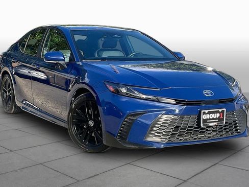 Used 2025 Toyota Camry SE FWD image 3