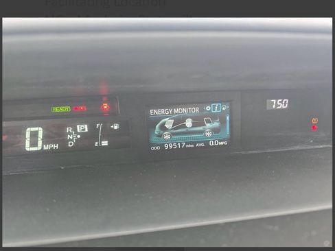 Used 2017 Toyota Prius V Four FWD image 4