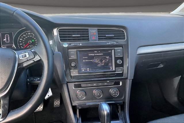 Used 2018 Volkswagen Golf S FWD image 6