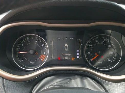 Used 2015 Jeep Cherokee Latitude w/ Cold Weather Group AWD/4WD image 6