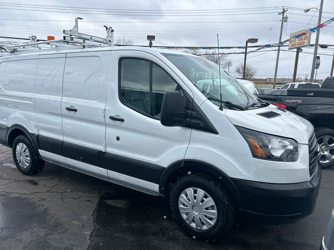Used 2018 Ford Transit 150 130 Low Roof RWD image 3