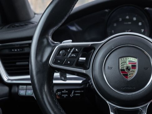 Used 2017 Porsche Panamera image 7