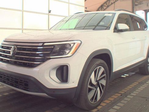 Used 2024 Volkswagen Atlas SE FWD image 1