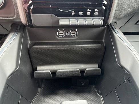 Used 2024 RAM 1500 Laramie AWD/4WD image 17