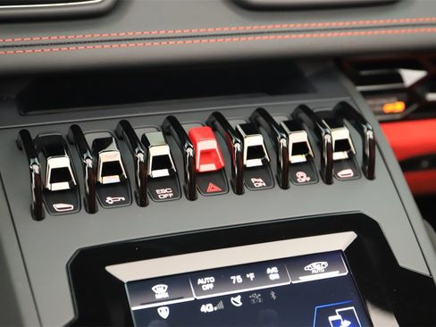 Used 2022 Lamborghini Huracan EVO image 23