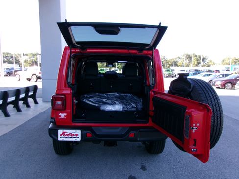 New 2025 Jeep Wrangler Unlimited Sahara image 20