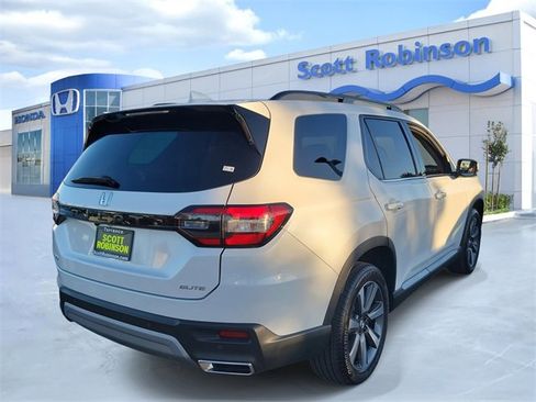 Certified 2025 Honda Pilot Elite image 4