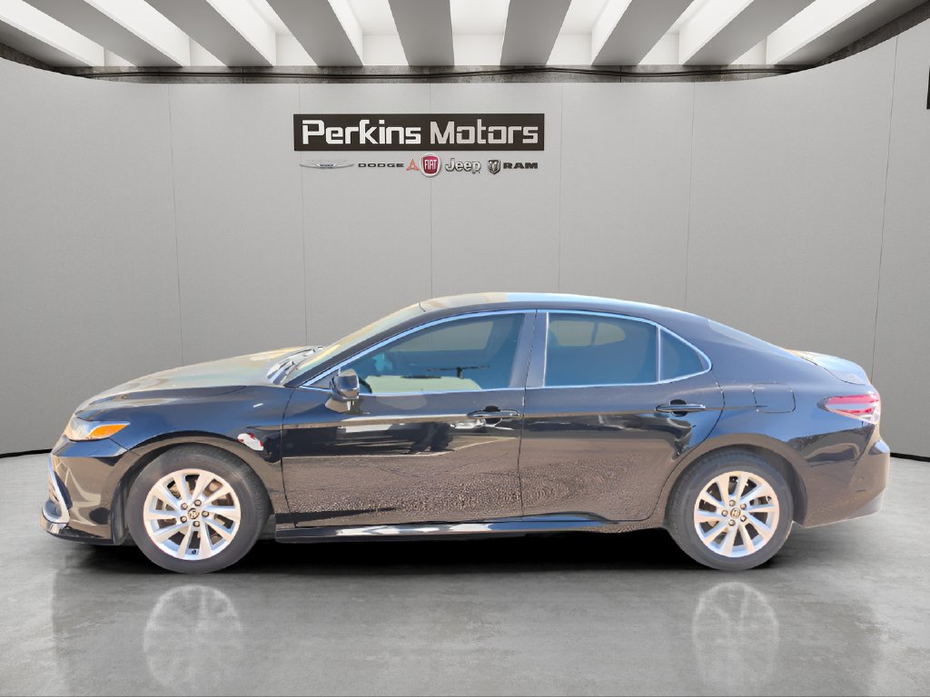 Used 2022 Toyota Camry LE FWD image 2