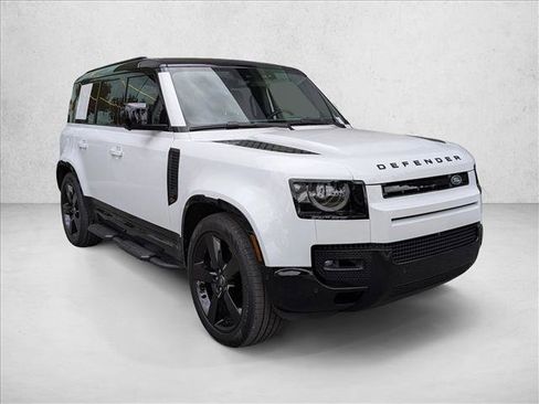 Used 2025 Land Rover Defender 110 X-Dynamic SE image 3