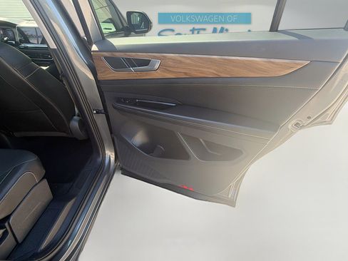 Certified 2025 Volkswagen Atlas SE FWD image 30