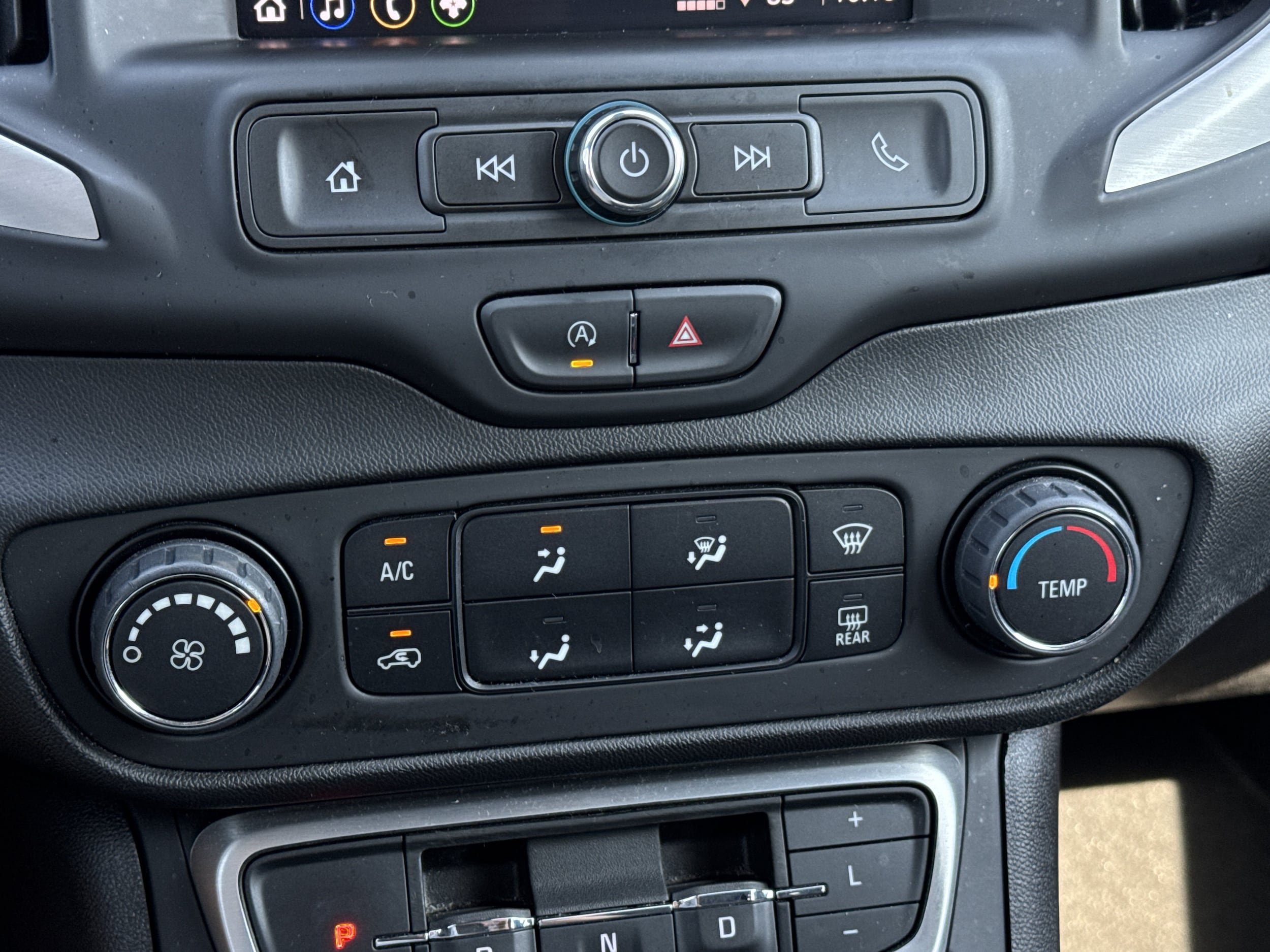 Used 2024 GMC Terrain SLE FWD image 24