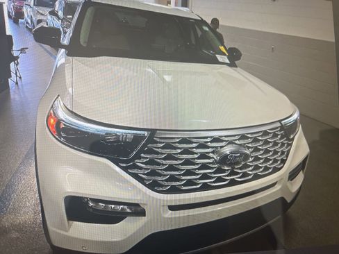 Used 2020 Ford Explorer Platinum w/ Premium Technology Package AWD/4WD image 14