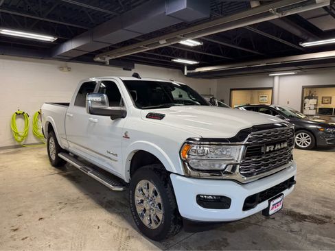 Used 2024 RAM 3500 Limited image 3