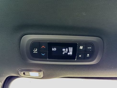 Used 2022 Chrysler Pacifica Limited w/ S Appearance Package FWD image 24