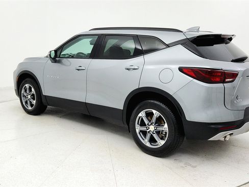 Used 2023 Chevrolet Blazer LT image 2
